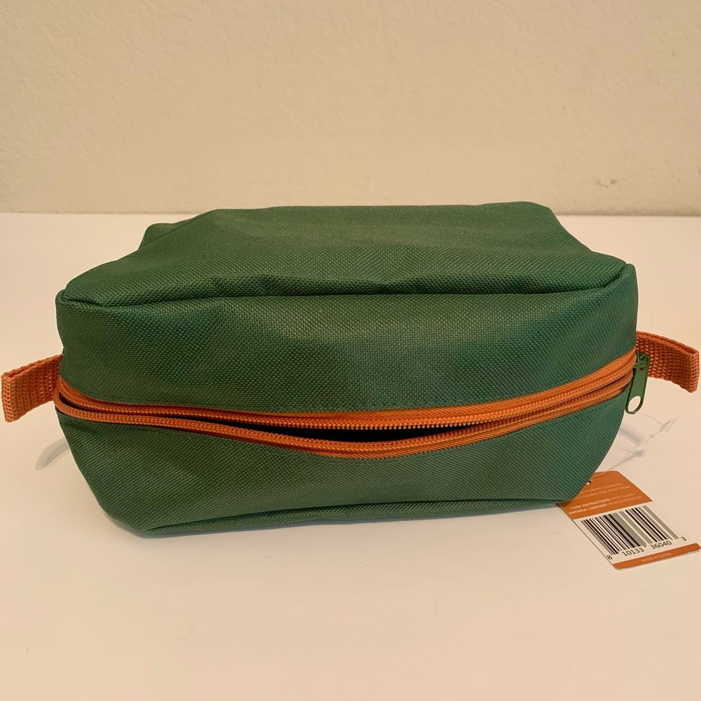 NWT Macy’s Toiletry Travel Case